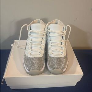 Women Retro 11 Jordan white/Metallic/silver